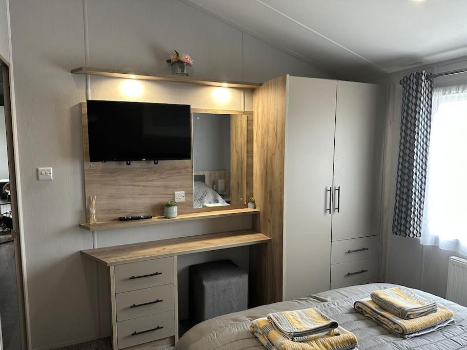 Modern Lodge With Amazing Views New Quay Eksteriør billede