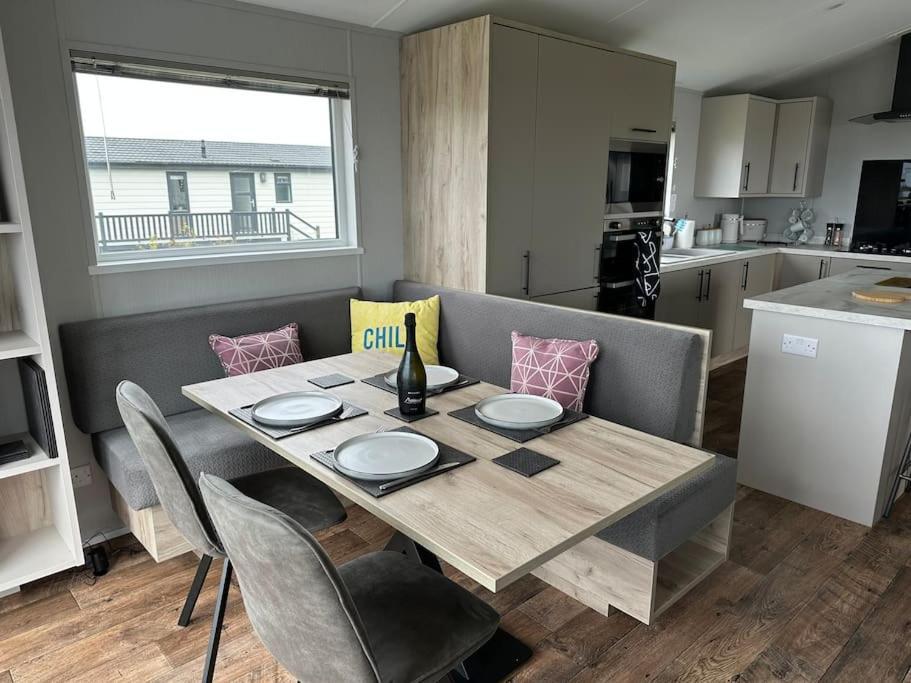 Modern Lodge With Amazing Views New Quay Eksteriør billede