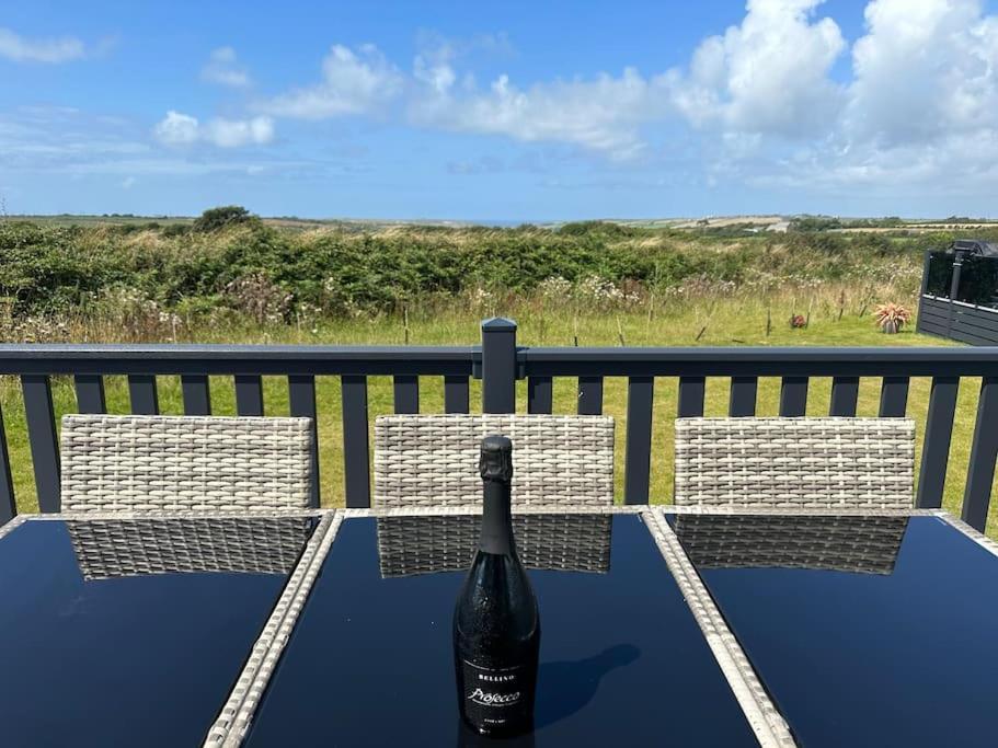 Modern Lodge With Amazing Views New Quay Eksteriør billede