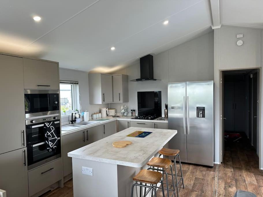 Modern Lodge With Amazing Views New Quay Eksteriør billede