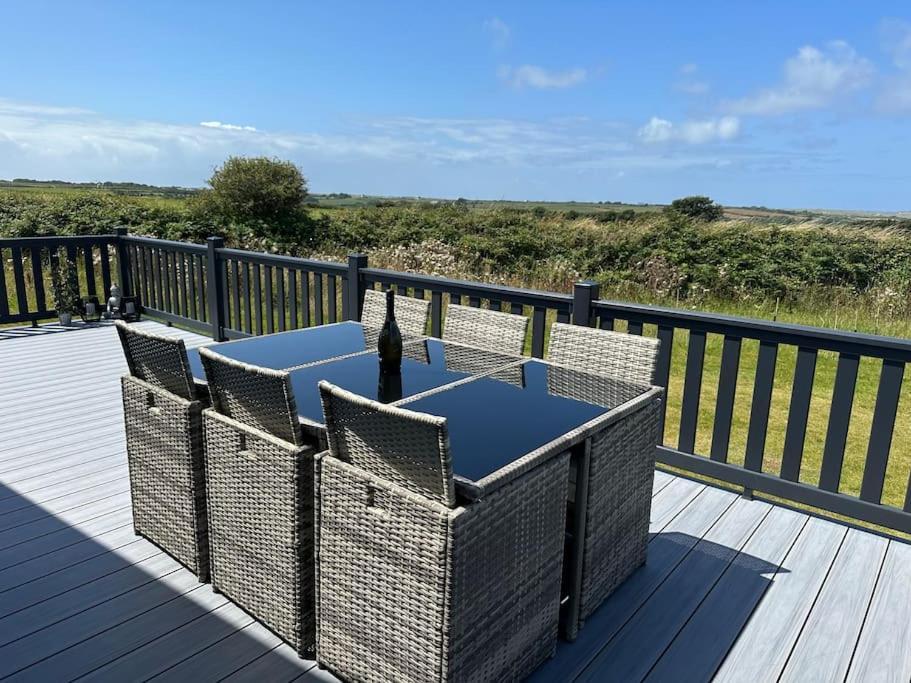 Modern Lodge With Amazing Views New Quay Eksteriør billede