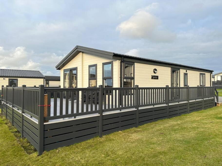 Modern Lodge With Amazing Views New Quay Eksteriør billede